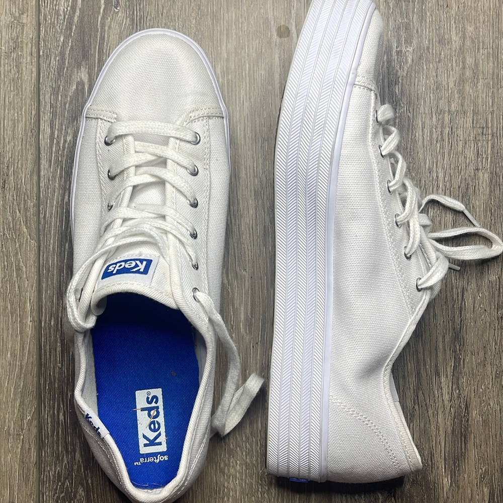 NWOT, never worn! Size 9 Keds platform sneaker.